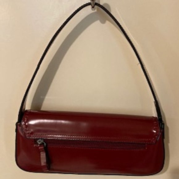 Guess: - Picture 2 of 11